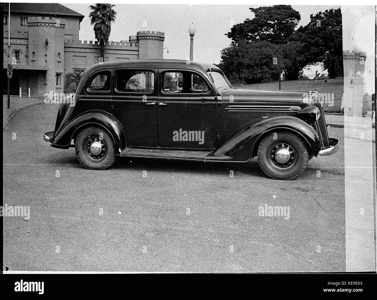 Dieses Bild zeigt wahrscheinlich eine Wiederaufnahme eines Plymouth-Fahrzeugs für Liberty Motors, möglicherweise aus einer Werbung oder einem Werbefoto. Die 36346 bezieht sich auf ein bestimmtes Bild oder einen bestimmten Datensatz in der Sammlung. Stockfoto
