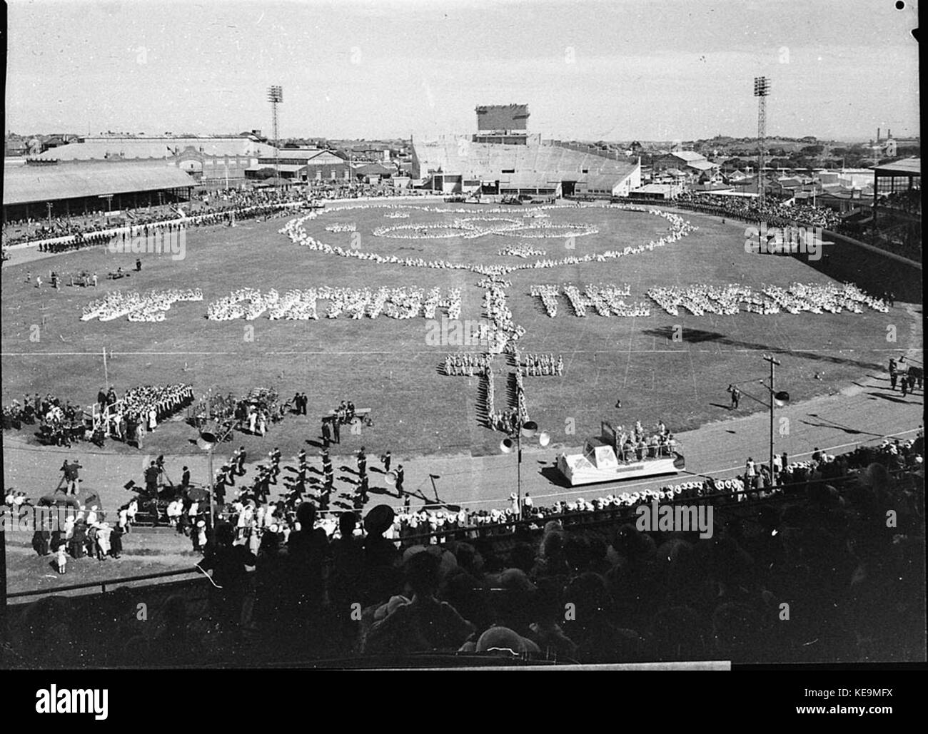 Dieses Tableau, das auf dem Sydney Showground gezeigt wird, zeigt ein religiöses Thema, das sich um den Rosenkranz dreht. Er hebt die kulturelle und spirituelle Symbolik hervor, die mit Gebet und Hingabe verbunden ist. Stockfoto