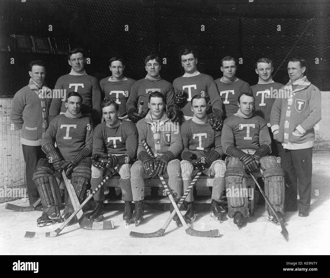 Dies bezieht sich wahrscheinlich auf einen historischen oder zeitgenössischen Kontext, in dem die Stadt Toronto eine bedeutende Rolle spielt, entweder als kulturelles, politisches oder wirtschaftliches Zentrum in Kanada. Stockfoto