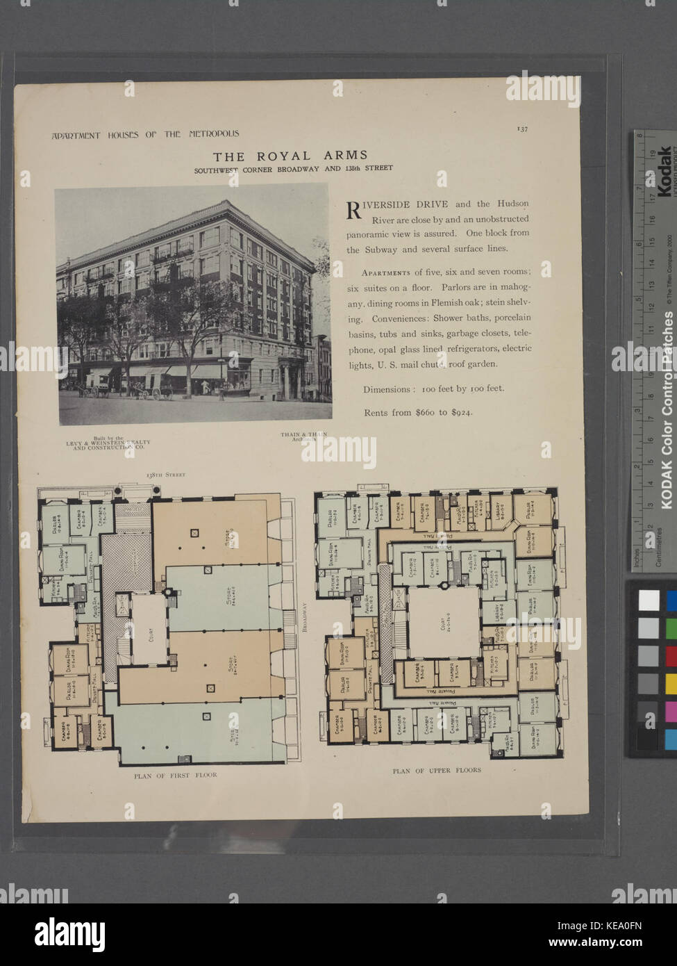 Ein detaillierter architektonischer Plan des Royal Arms Building an der südwestlichen Ecke des Broadway und der 138th Street. Das Dokument enthält Grundrisse sowohl des ersten als auch des oberen Geschosses und bietet Einblicke in die Gestaltung und Struktur des Gebäudes. Stockfoto