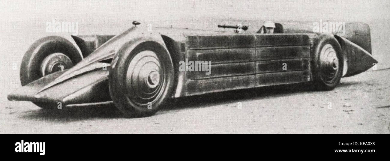 Der Golden Arrow, der 1929 von Henry Segrave gefahren wurde, stellte einen Weltrekord auf und zeigte die frühe Entwicklung von Hochgeschwindigkeitsfahrzeugen und Renntechnologie. Stockfoto