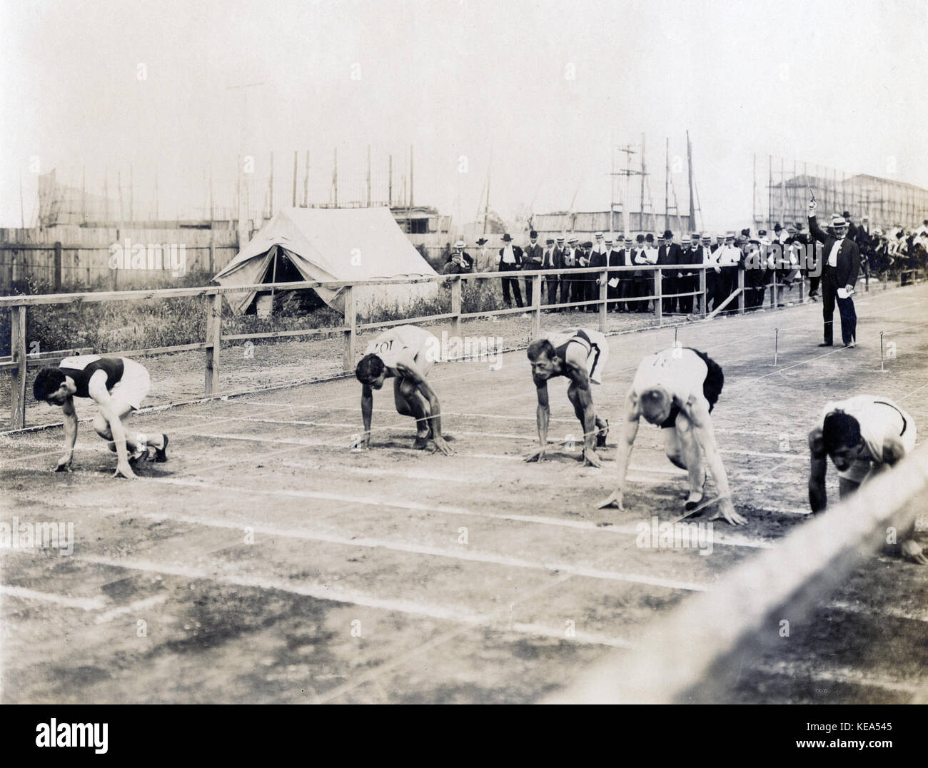 Der endgültige Wärme in die 100 Yard handicap Rennen starten bei den Olympischen Spielen 1904 Stockfoto