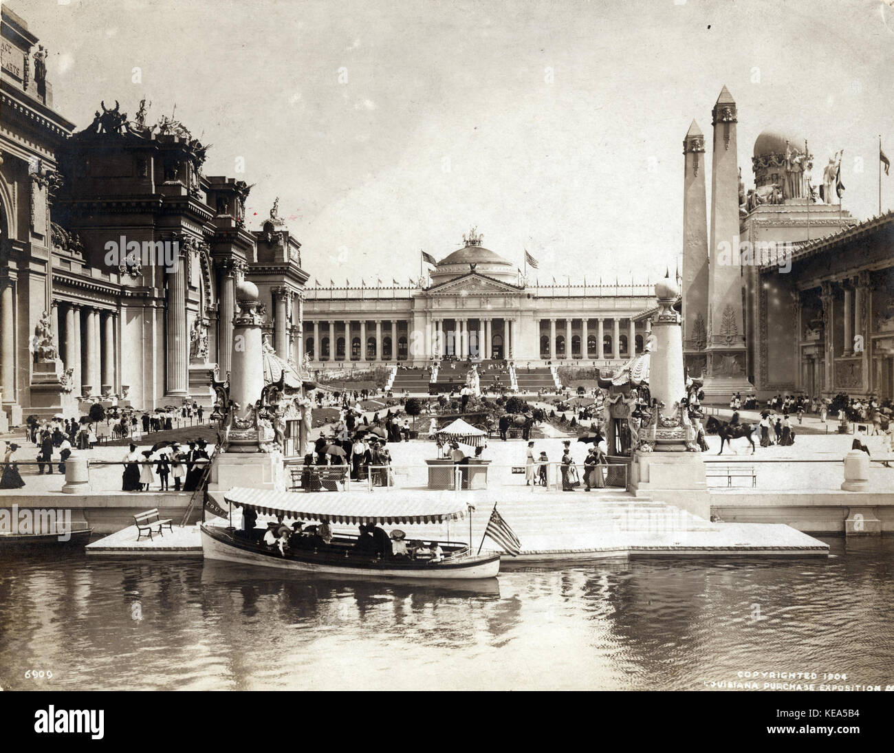 Blick Auf Den Palast Der Liberalen Künste, Us-Regierung Gebäude, Und Der  Palast Für Bergbau Und Metallurgie Vom Fuß Des Grand Bassin Von Der Weltausstellung  1904 Gesehen Stockfotografie - Alamy