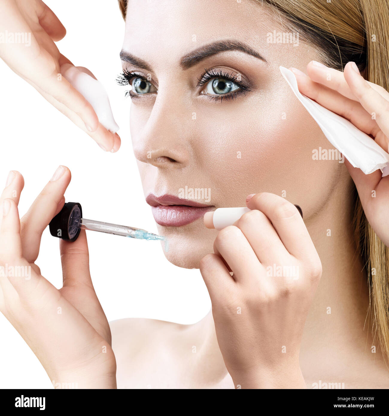 Die Frau, die durch Kosmetik Geräte umgeben. Stockfoto