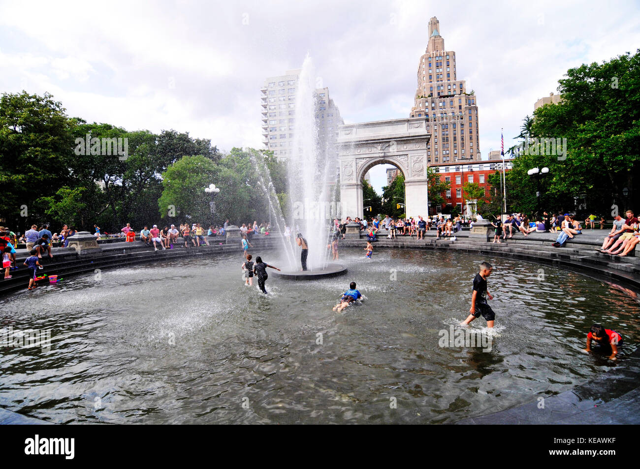 Washington Square Park ist in einem bekannten öffentlichen Park in Greenwich Village, Manhattan. Stockfoto
