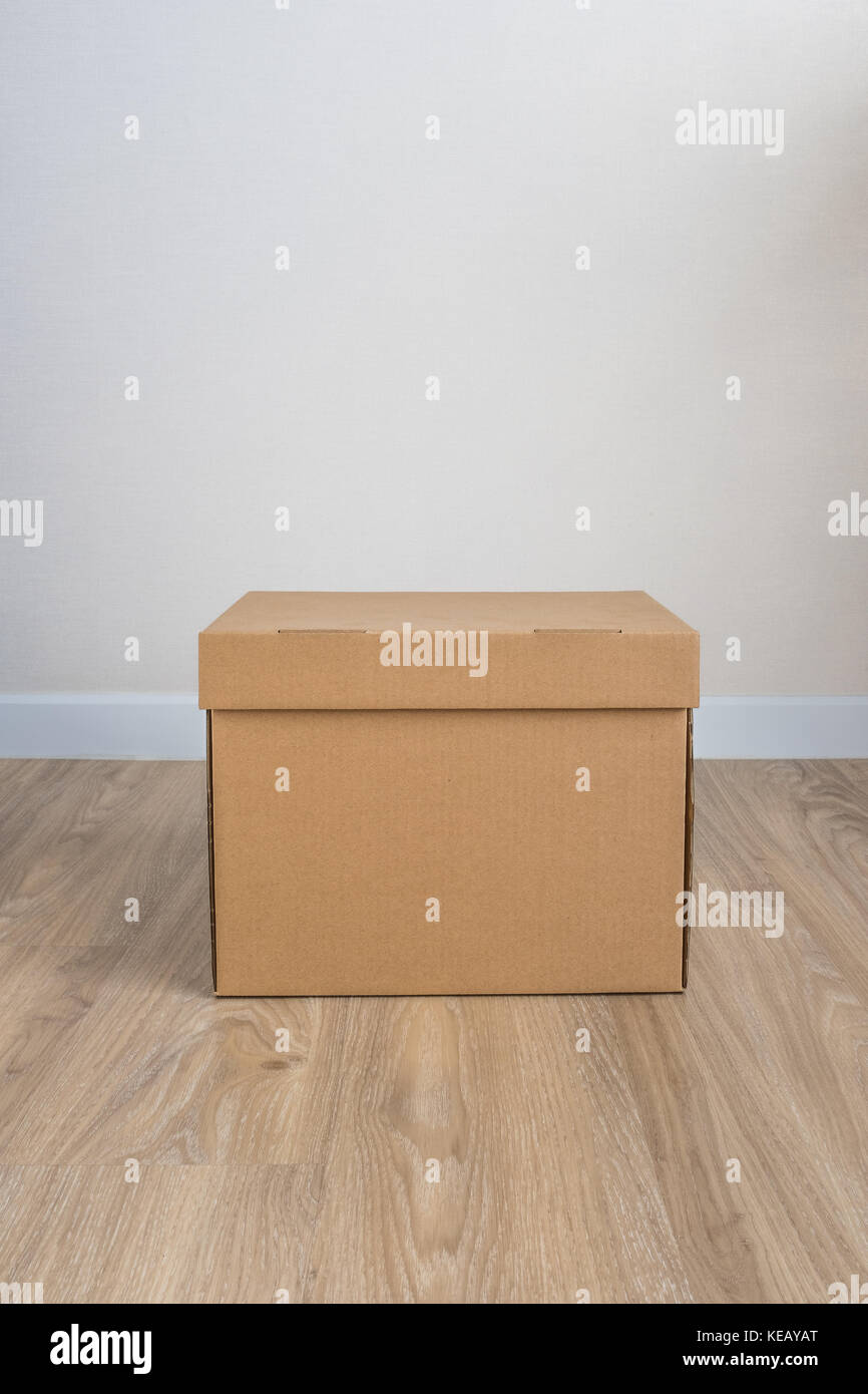 Karton oder Karton mit Deckel Stockfoto