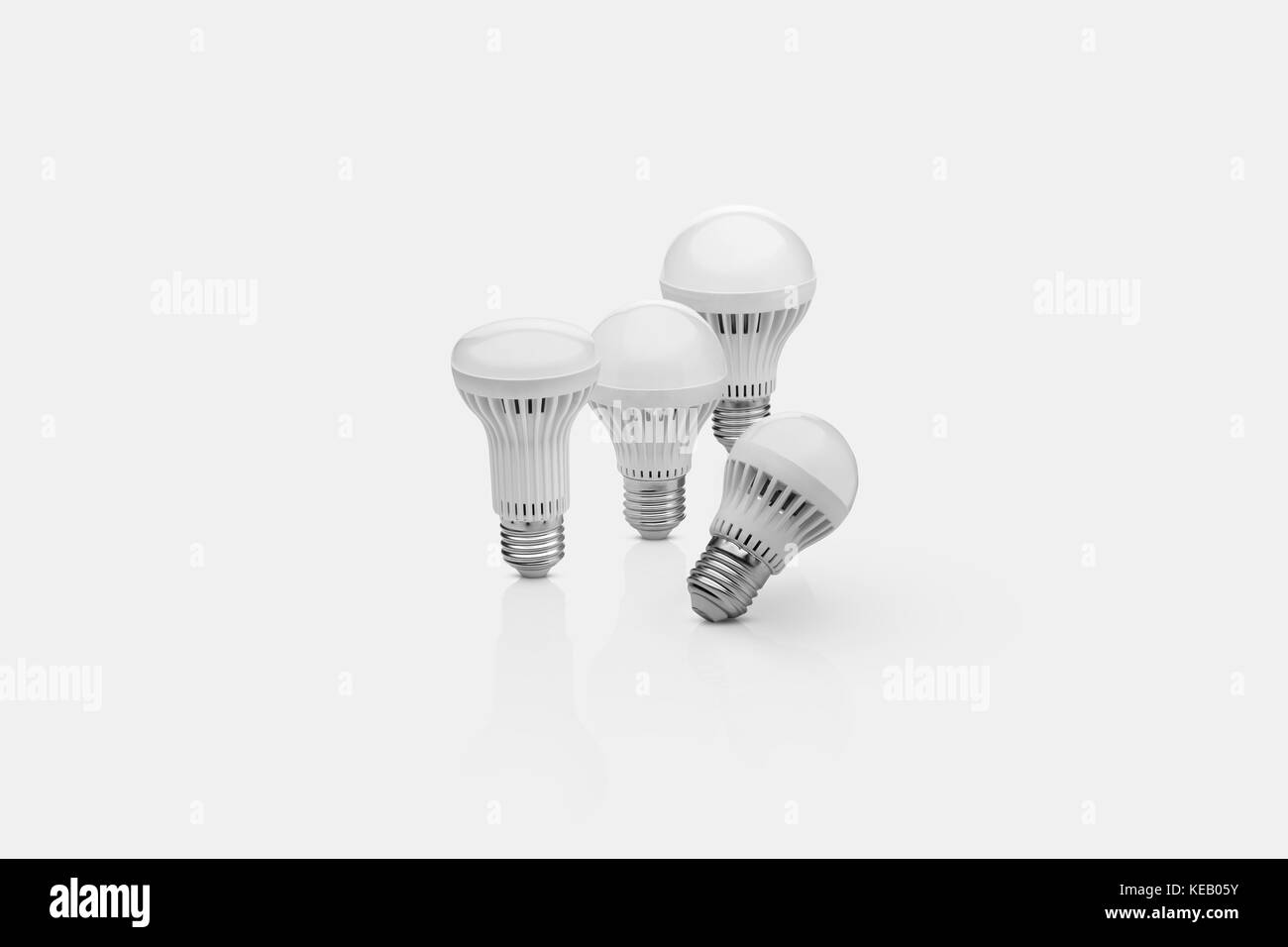 Mehrere Energiesparlampe auf weißem Hintergrund mit Reflektion Stockfoto