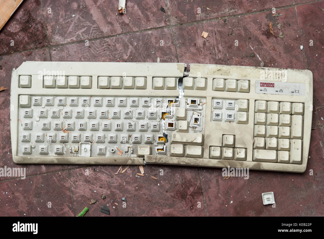 Alte kaputte PC Computer Tastaturen Stockfoto