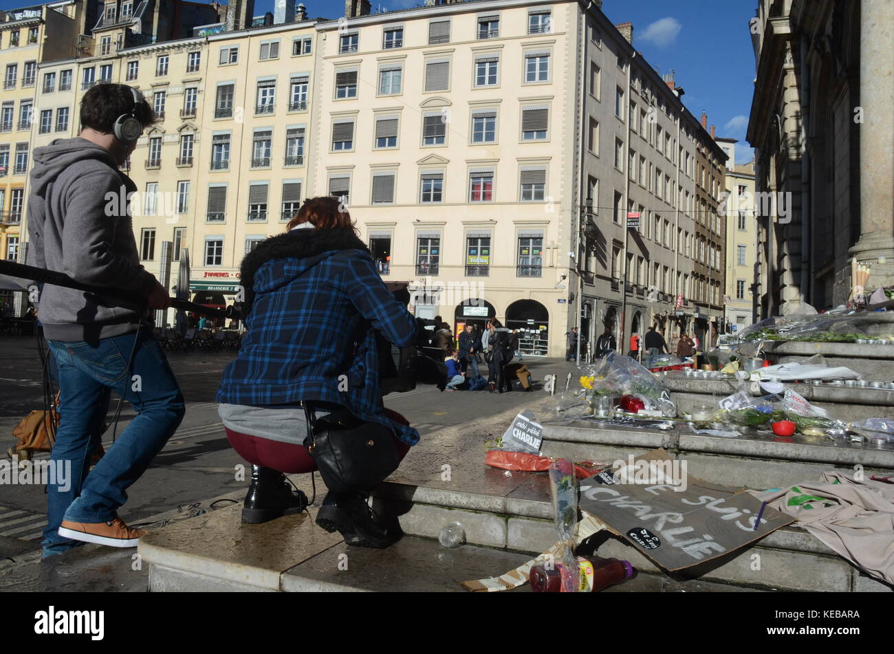 Zwei Tage nach dem Terroranschlag huldigen die Bewohner von Lyon den Opfern von Charlie Hebdo Slaughter in Lyon, Frankreich Stockfoto