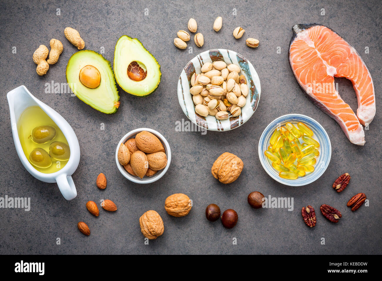 Auswahl essen Quellen von Omega 3 und ungesättigte Fette. superfood hohe Vitamin E und Ballaststoffe für gesundes Essen. Mandel, Pecan, Haselnüsse, Walnüsse, o Stockfoto