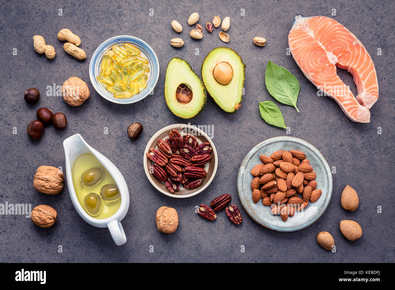 Auswahl essen Quellen von Omega 3 und ungesättigte Fette. superfood hohe Vitamin E und Ballaststoffe für gesundes Essen. Mandel, Pecan, Haselnüsse, Walnüsse, o Stockfoto