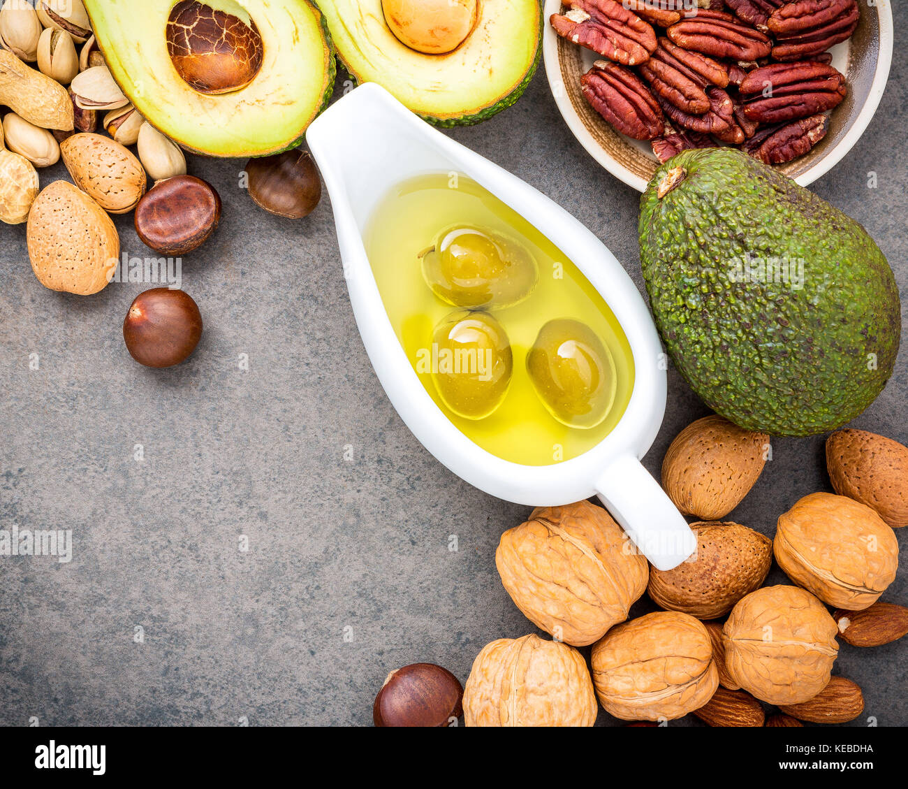 Auswahl essen Quellen von Omega 3 und ungesättigte Fette. superfood hohe Vitamin E und Ballaststoffe für gesundes Essen. Mandel, Pecan, Haselnüsse, Walnüsse, o Stockfoto