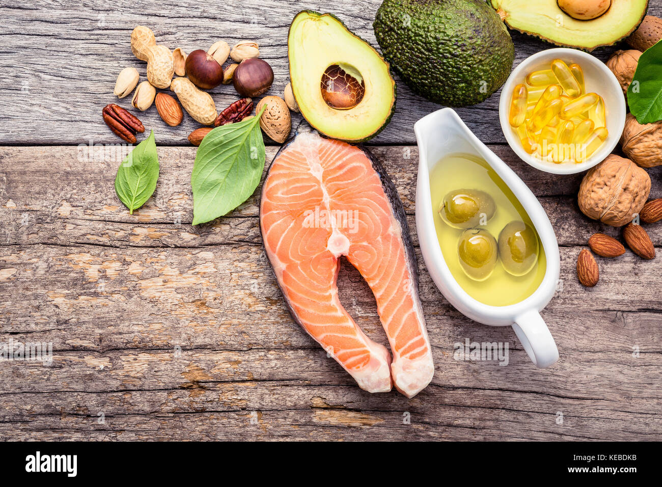 Auswahl essen Quellen von Omega 3 und ungesättigte Fette. superfood hohe Vitamin E und Ballaststoffe für gesundes Essen. Mandel, Pecan, Haselnüsse, Walnüsse, ol Stockfoto