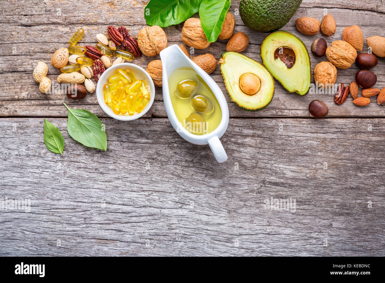 Auswahl essen Quellen von Omega 3 und ungesättigte Fette. superfood hohe Vitamin E und Ballaststoffe für gesundes Essen. Mandel, Pecan, Haselnüsse, Walnüsse, ol Stockfoto