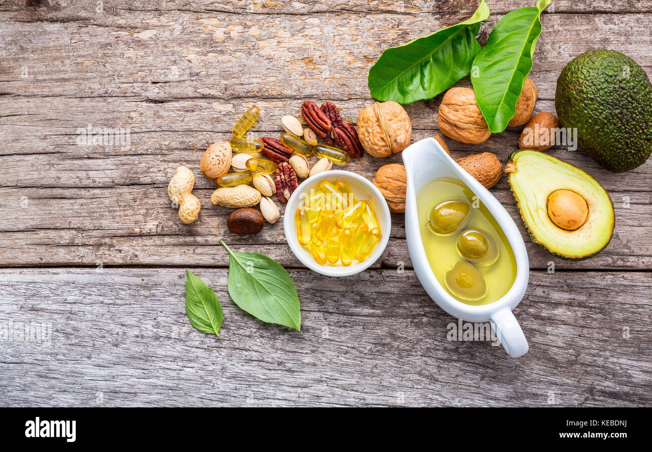 Auswahl essen Quellen von Omega 3 und ungesättigte Fette. superfood hohe Vitamin E und Ballaststoffe für gesundes Essen. Mandel, Pecan, Haselnüsse, Walnüsse, ol Stockfoto