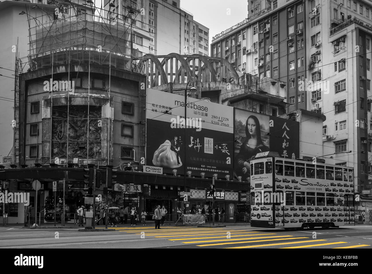 Die Überfahrt zu den ehemaligen staatlichen Theater in Hong Kong mit einem Ikonischen im sowjetischen Stil Parabel - gewölbtes Dach Stockfoto