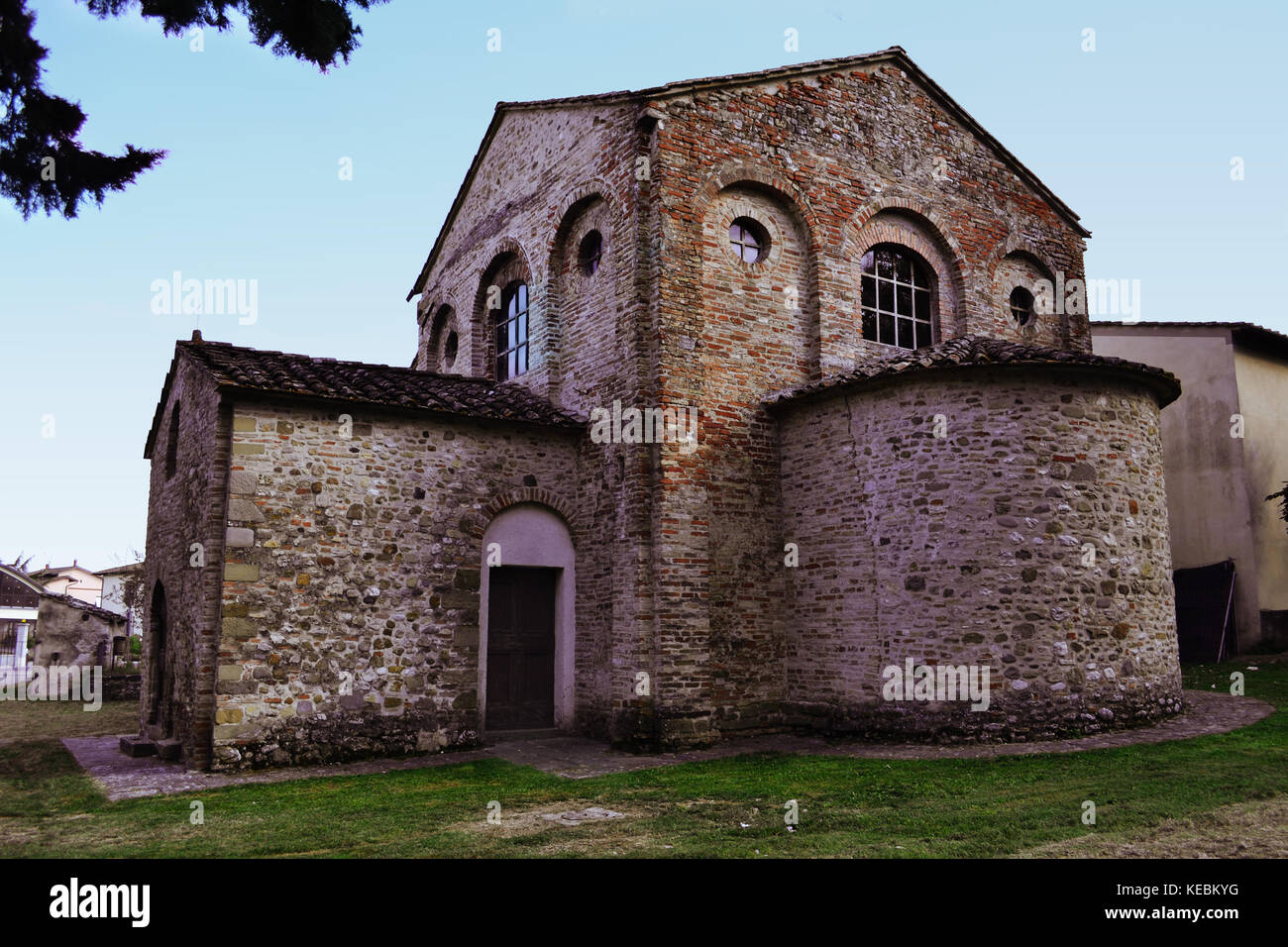 Ländliche Kirche von Santo Stefano in Anghiari. Es handelt sich um eine frühchristliche Kirche. Stockfoto