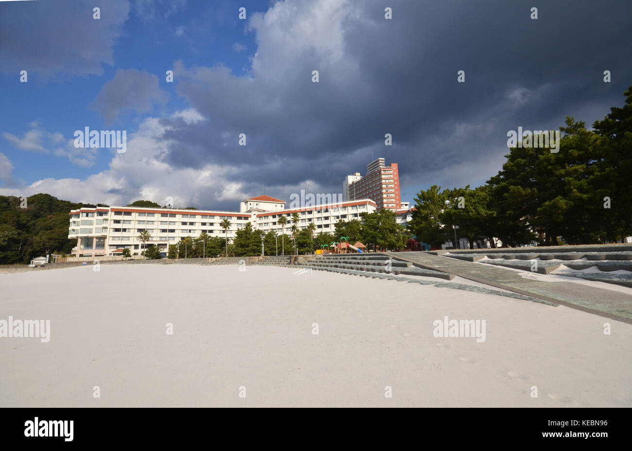 Shirahama lcoated in Wakayama, Japan Skyline am Strand Resorts. Stockfoto