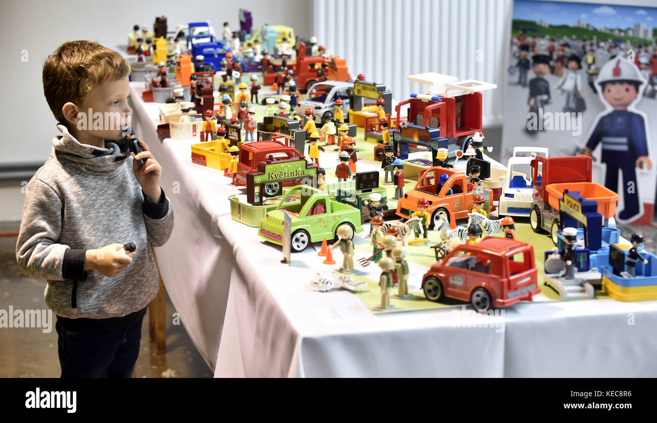 Zlin, Tschechische Republik. Oktober 2017. Die Ausstellung Phenomen Igracek wurde am 20. Oktober 2017 in Zlin, Tschechien, eröffnet. Mehrere Hundert beliebter Spielzeugfiguren sind zu sehen. Quelle: Dalibor Gluck/CTK Photo/Alamy Live News Stockfoto