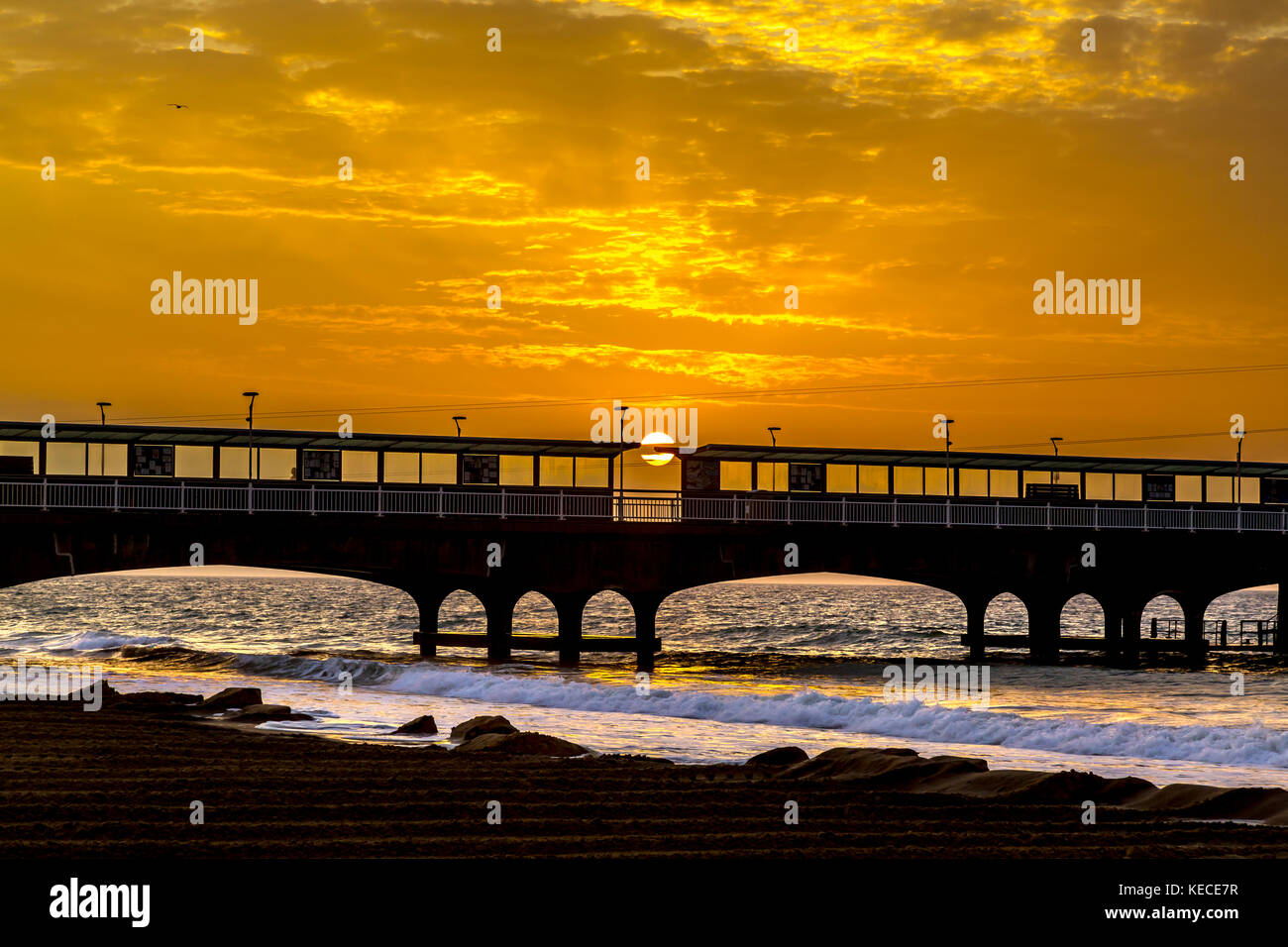 Bournemouth Pier ist ein Viktorianisches Pier mit eine Spielhalle, eine Vielzahl Theater, Cafe Stockfoto