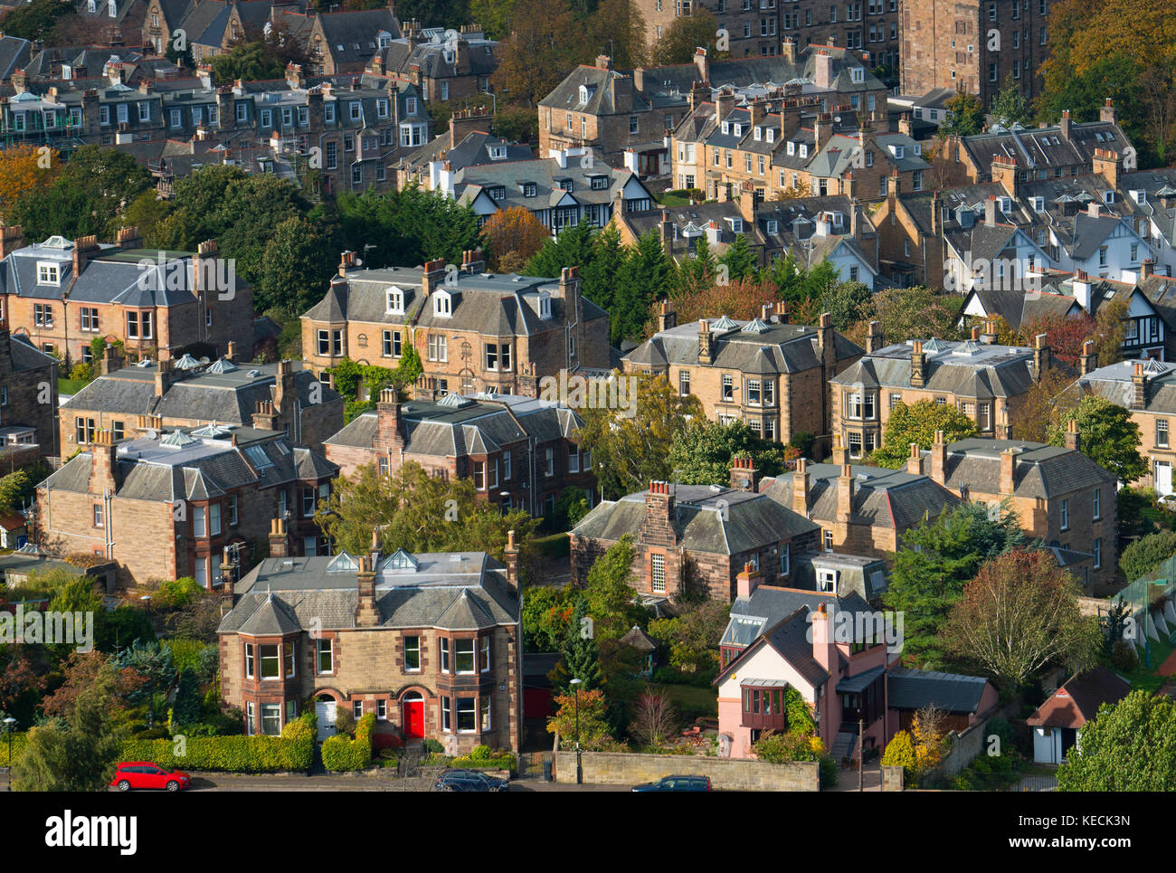 Blick auf große Villen in der gehobenen Morningside Stadtteil von Edinburgh in Schottland, Vereinigtes Königreich. Stockfoto