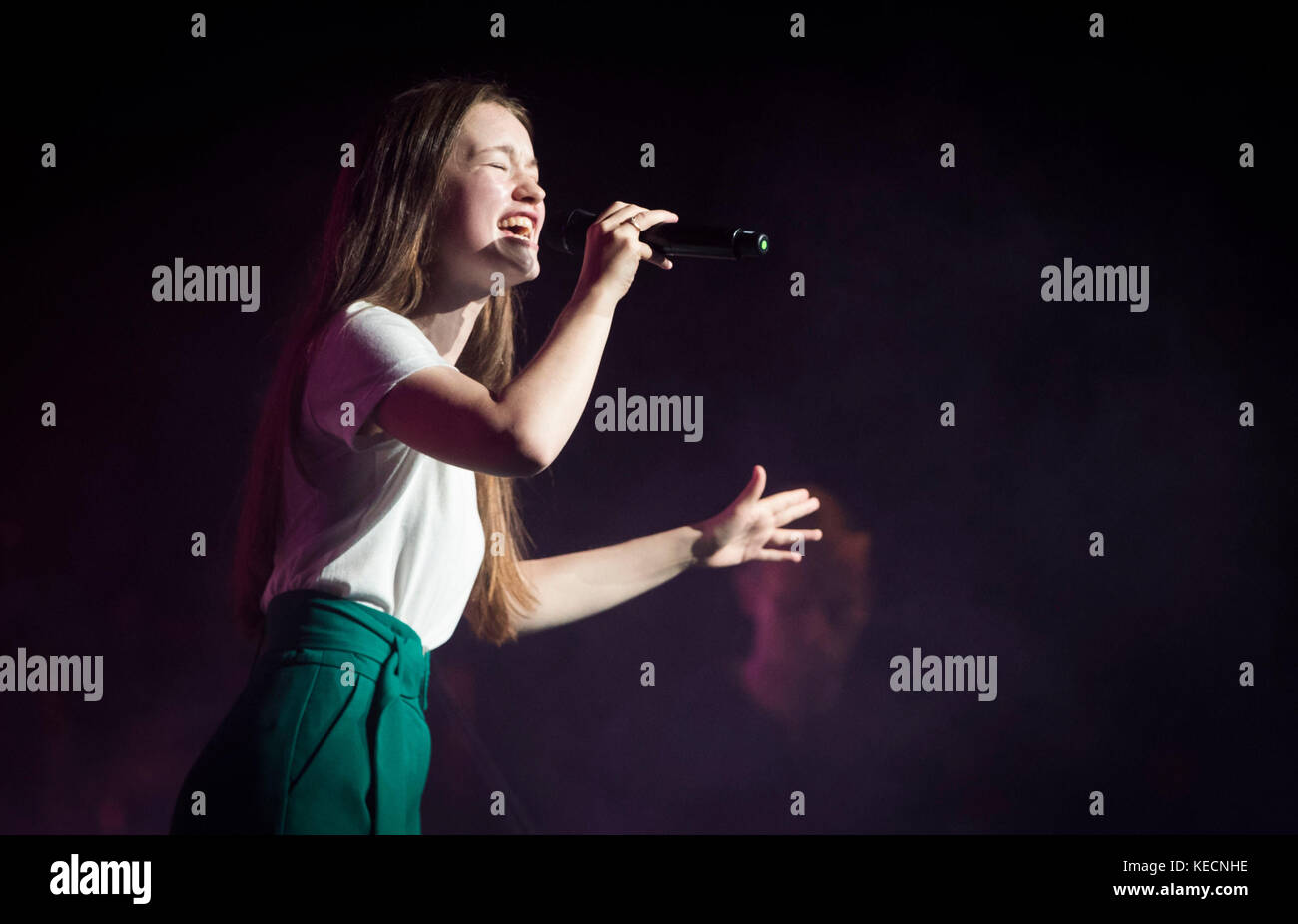 Sigrid tritt bei den Audio and Radio Industry Awards in der ersten Direct Arena in Leeds auf. Stockfoto