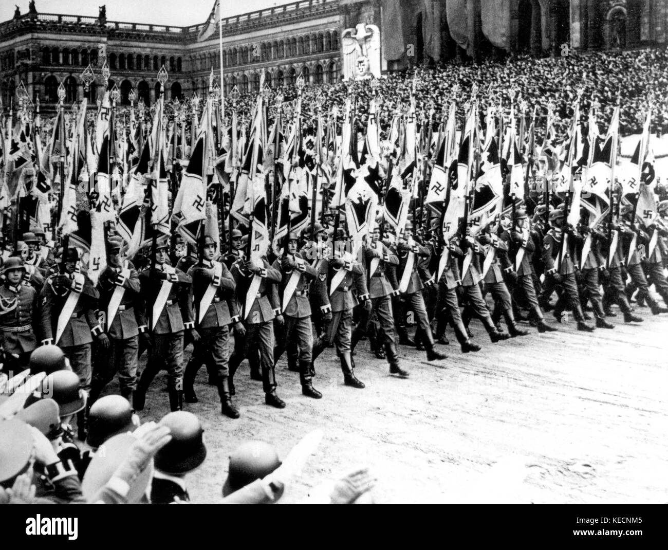 Parade zum Geburtstag Adolf Hitlers am 20. April 1939 in Berlin. | Nutzung weltweit Stockfoto