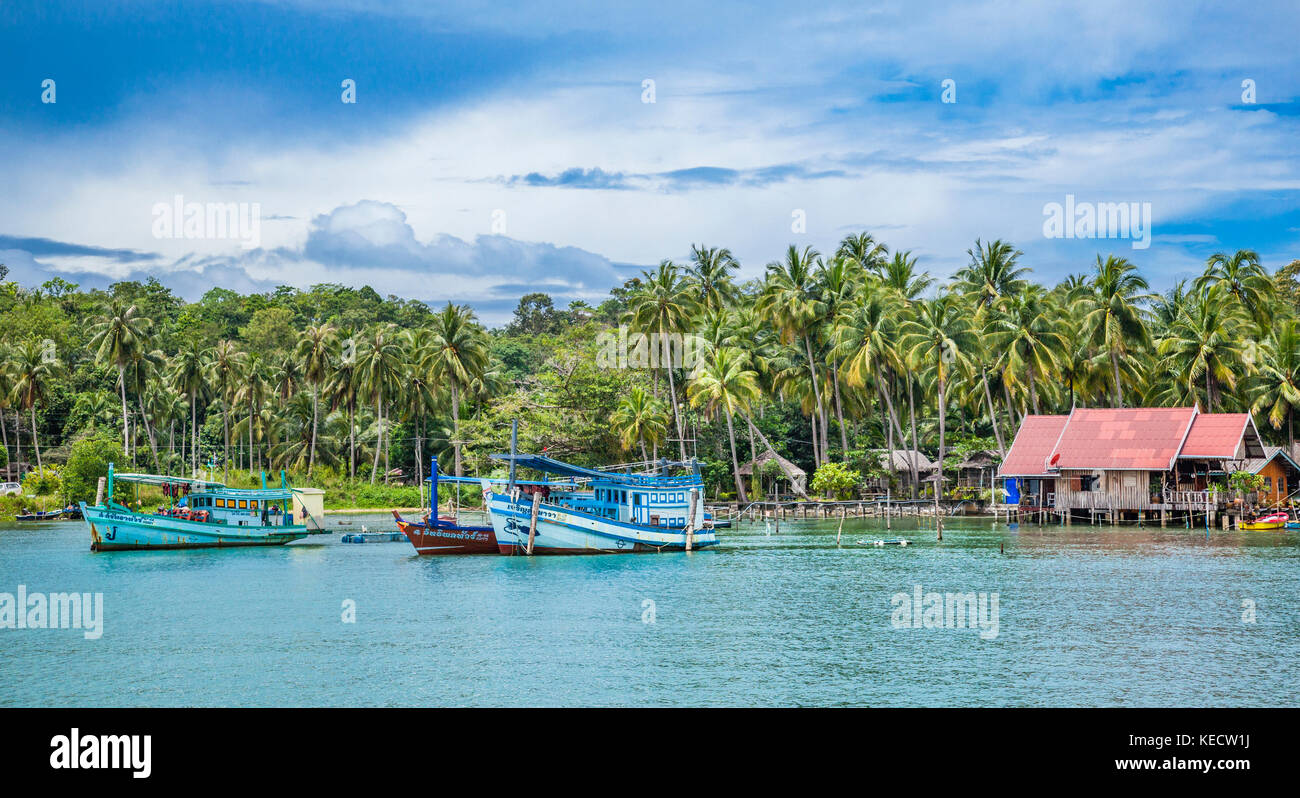 Thailand, Trat Provinz, Koh Chang Insel im Golf von Thailand, Angeln Boot an bangbao Bay Stockfoto