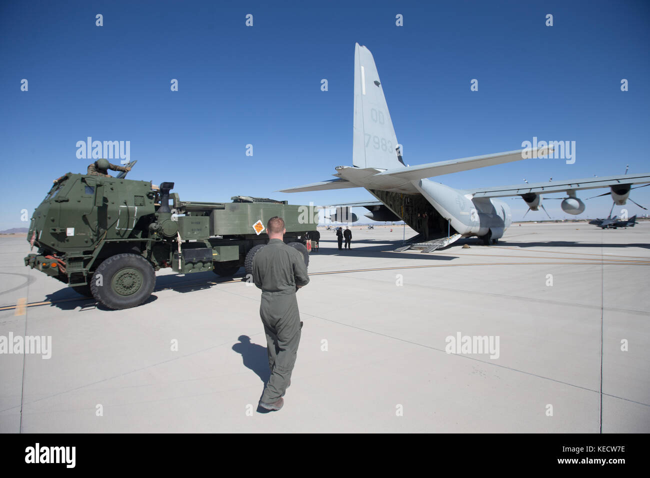 HIMARS auf Hercules C-130 Stockfoto