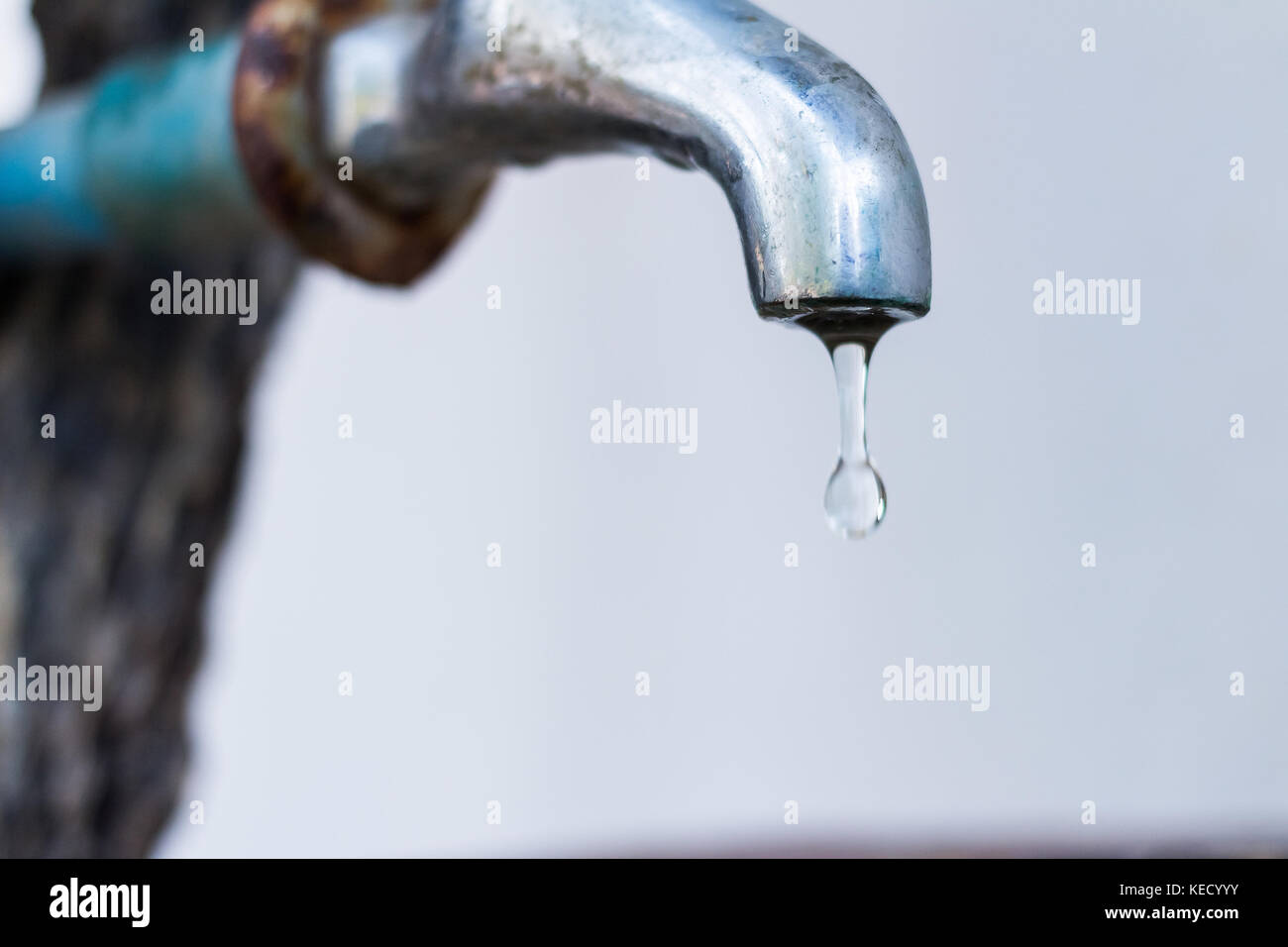 Tropfender Wasserhahn Stockfotos und -bilder Kaufen - Alamy