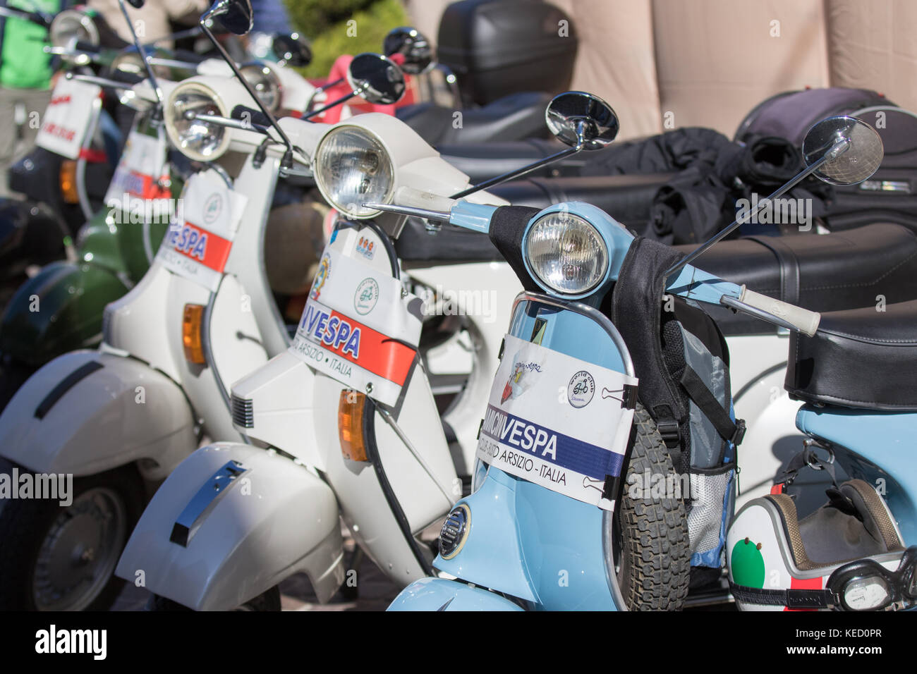 Cassano Magnago, Italien - 8. Oktober 2017: Vespa Roller Reihe aufgereiht Stockfoto