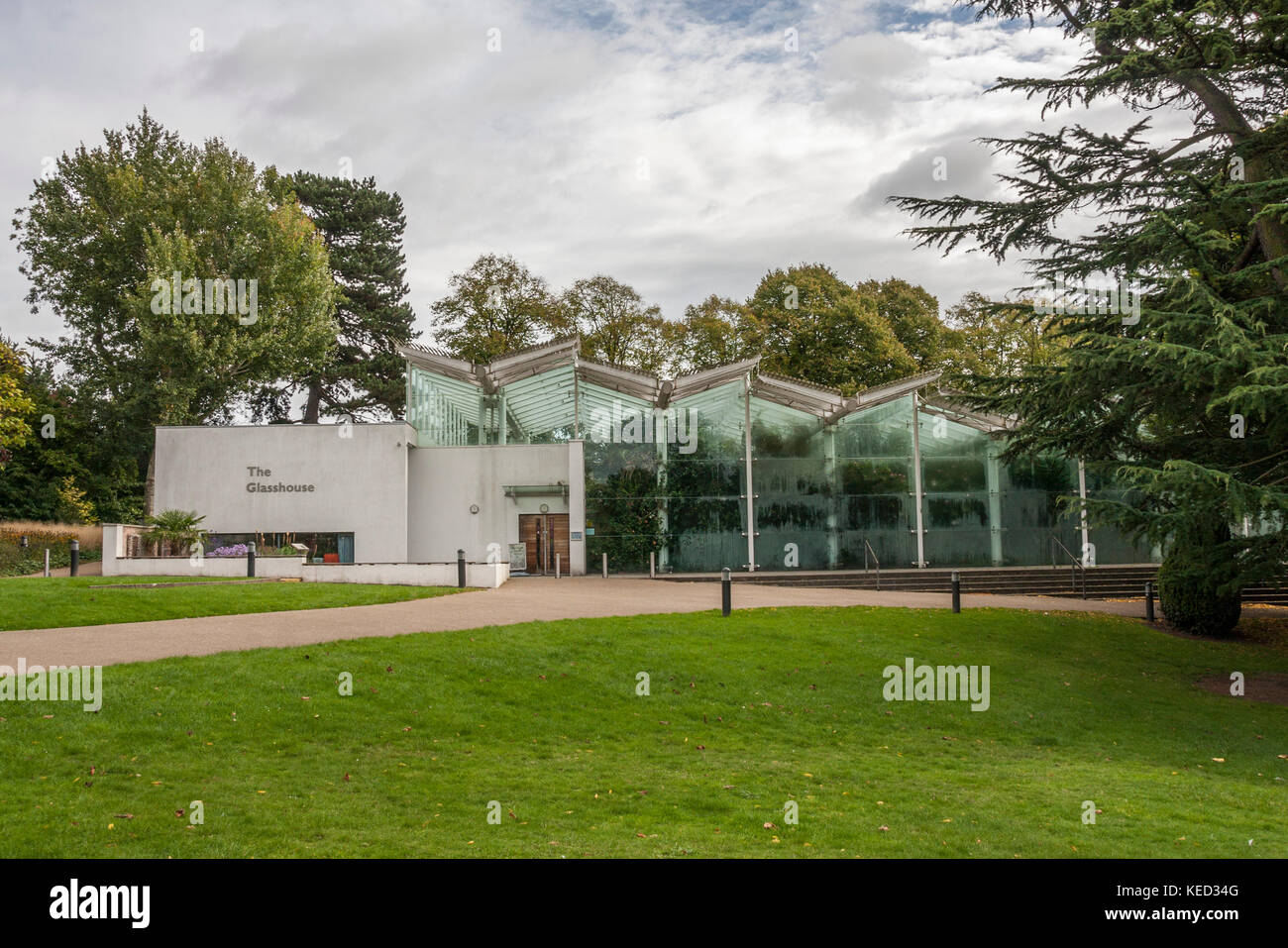 Das subtropische Gewächshaus und Restaurant im Jephson Gardens in Leamington Spa, England, Großbritannien Stockfoto