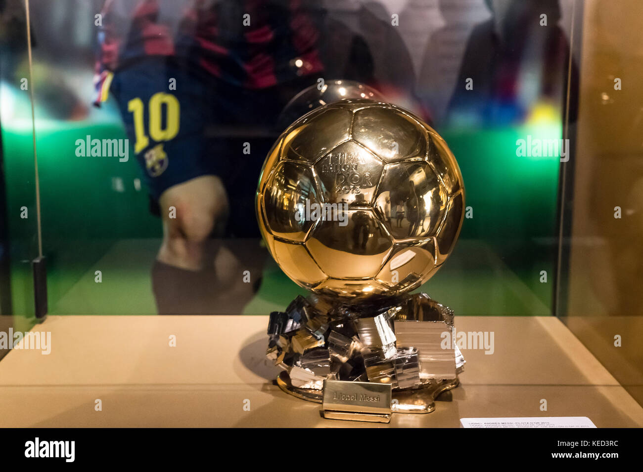 Ballon d'Or ausgezeichnet Messi auf Anzeige an das Stadion Camp Nou, Barcelona, Lionel, Spanien. Stockfoto