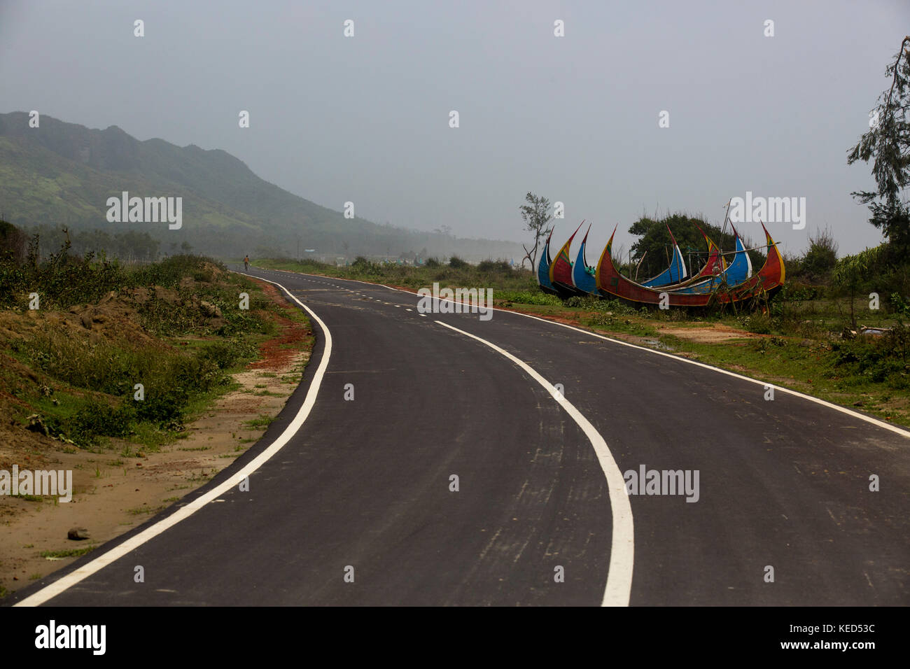 Die marine drive Straße bei shamlapur in Cox's Bazar. Cox's Bazar - tekhnaf Marine Drive ist eine 80 Kilometer lange Straße von Cox's Bazar in teknaf entlang der b Stockfoto