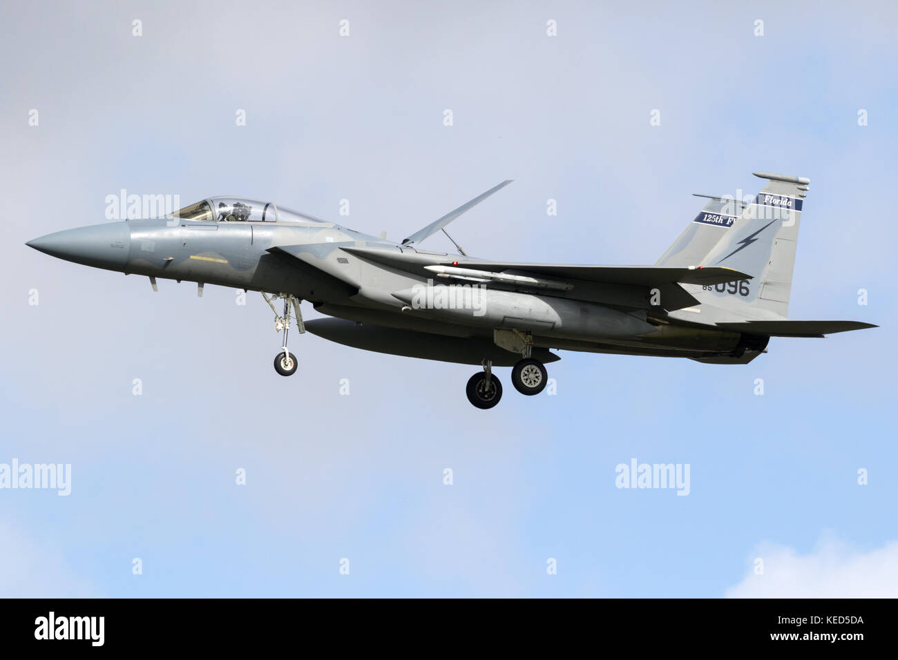 Leeuwarden, Niederlande - Apr 5, 2017: US Air Force f-15 Eagle fighter Jet plane Landing während der Übung Frisian Flag. Stockfoto