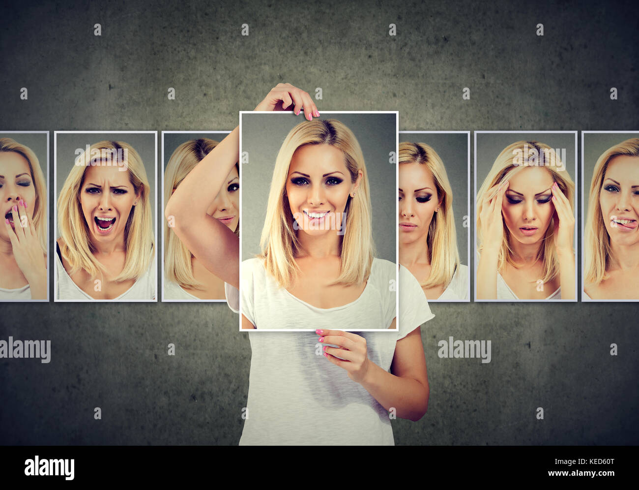 Blonde Frau verschiedene Emotionen zum Ausdruck maskiert Stockfoto
