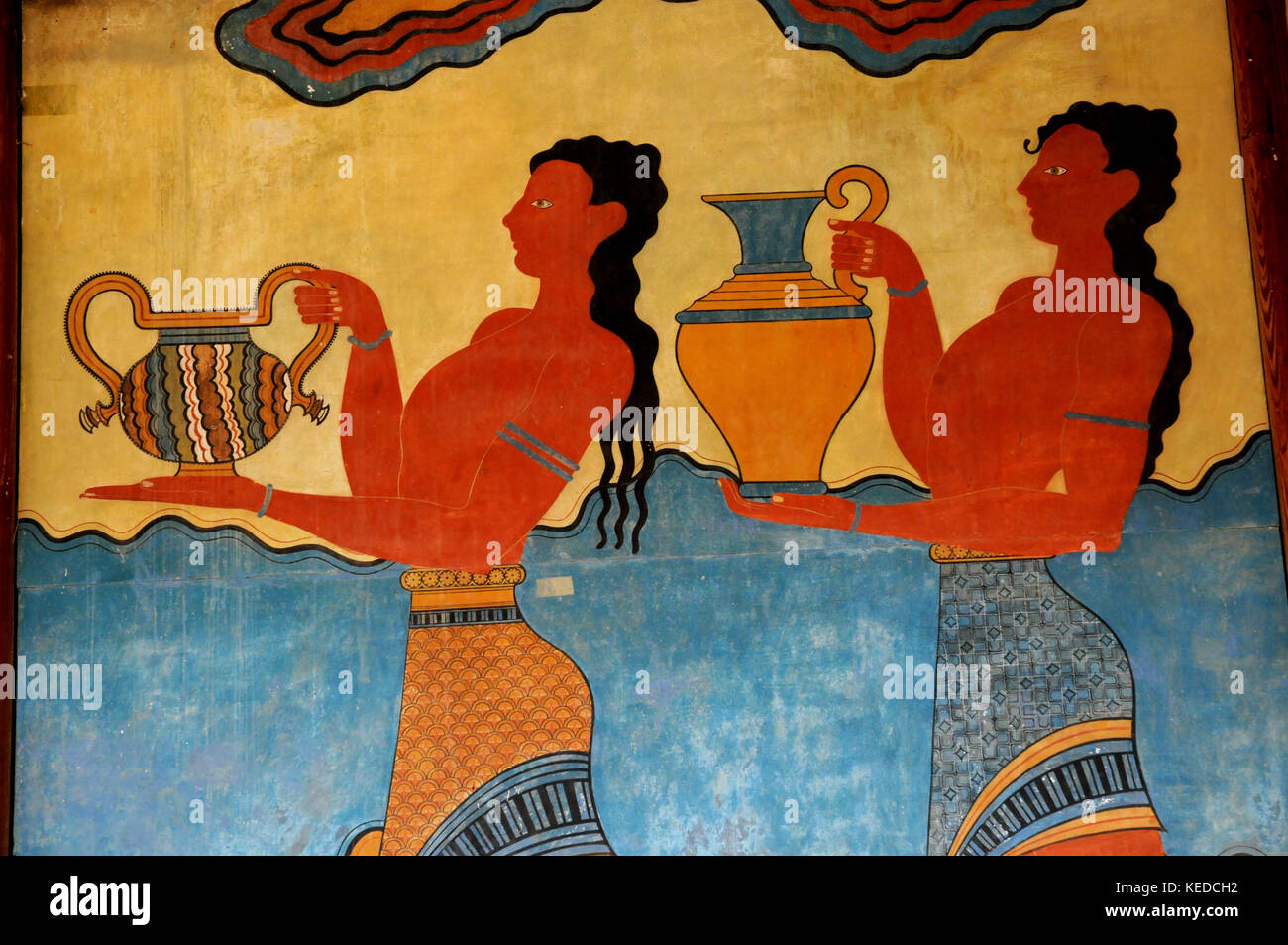 Cup träger Fresko aus dem Palast von Knossos auf der Insel Kreta. Das Fresko hat erhebliche Restortion und Interpretation unterzogen. Stockfoto