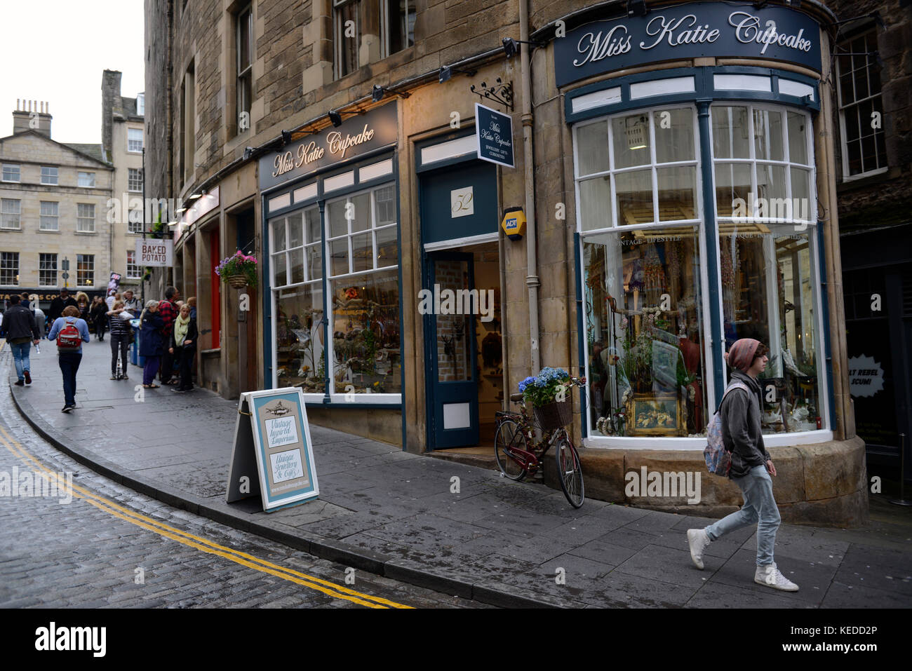 Edinburgh, Schottland. Katie cupcake Shop auf Cockburn Street verpassen. die Royal Mile. Stockfoto