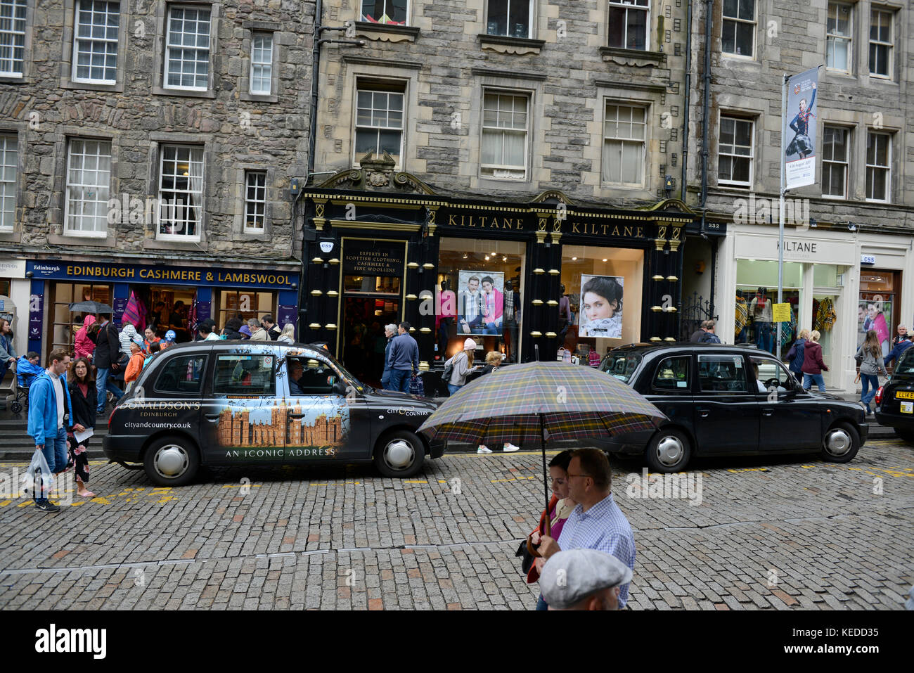 Edinburgh, Schottland. Royal Mile bei Fringe Festival. Stockfoto