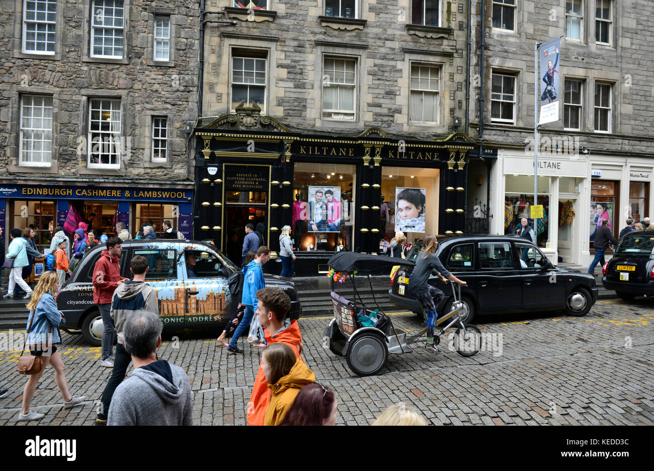 Edinburgh, Schottland. Royal Mile bei Fringe Festival. Stockfoto