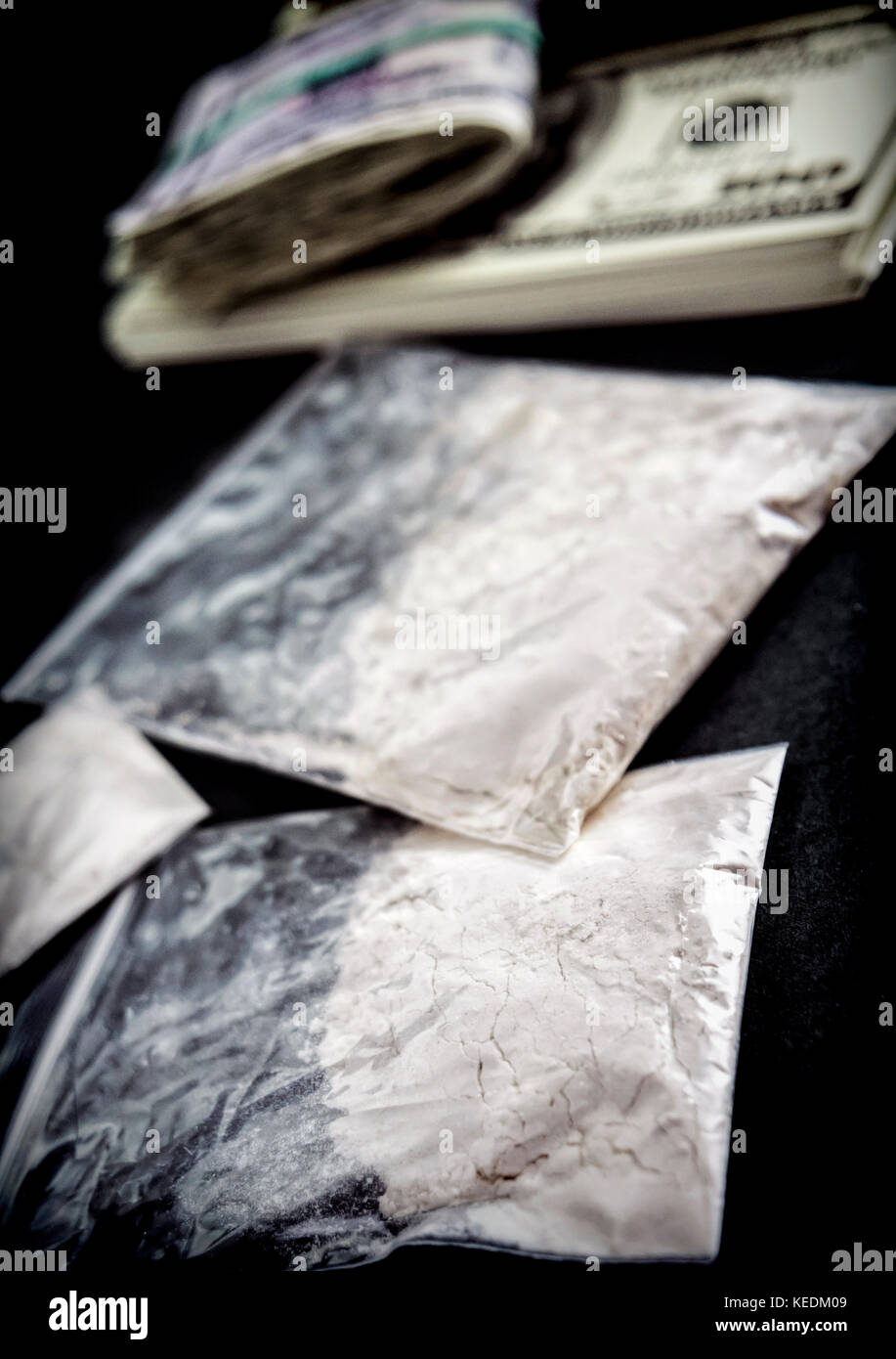 Droge Beutel zusammen mit einigen Dollarscheine, konzeptionelle Bild Stockfoto