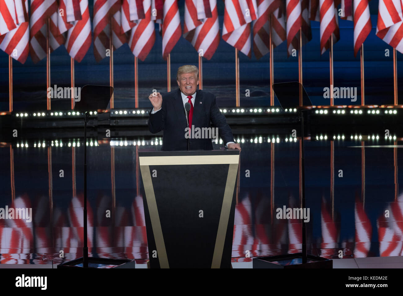 Donald Trump, Präsidentschaftskandidat der GOP, hält seine Ansprache, um die Nominierung der Partei für das Amt des Präsidenten am letzten Tag des Republican National Convention 21. Juli 2016 in Cleveland, Ohio, anzunehmen. Stockfoto