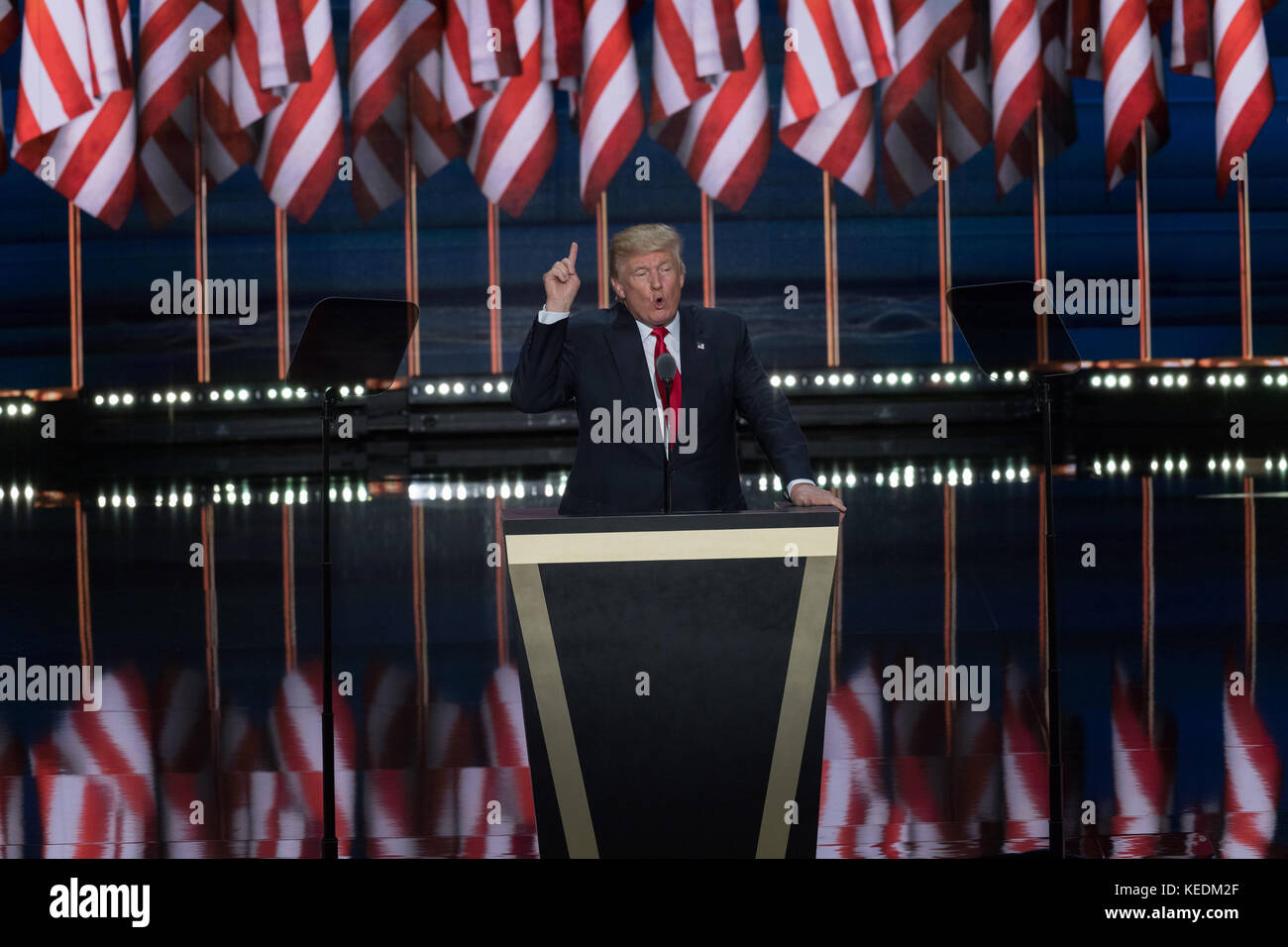 Donald Trump, Präsidentschaftskandidat der GOP, hält seine Ansprache, um die Nominierung der Partei für das Amt des Präsidenten am letzten Tag des Republican National Convention 21. Juli 2016 in Cleveland, Ohio, anzunehmen. Stockfoto