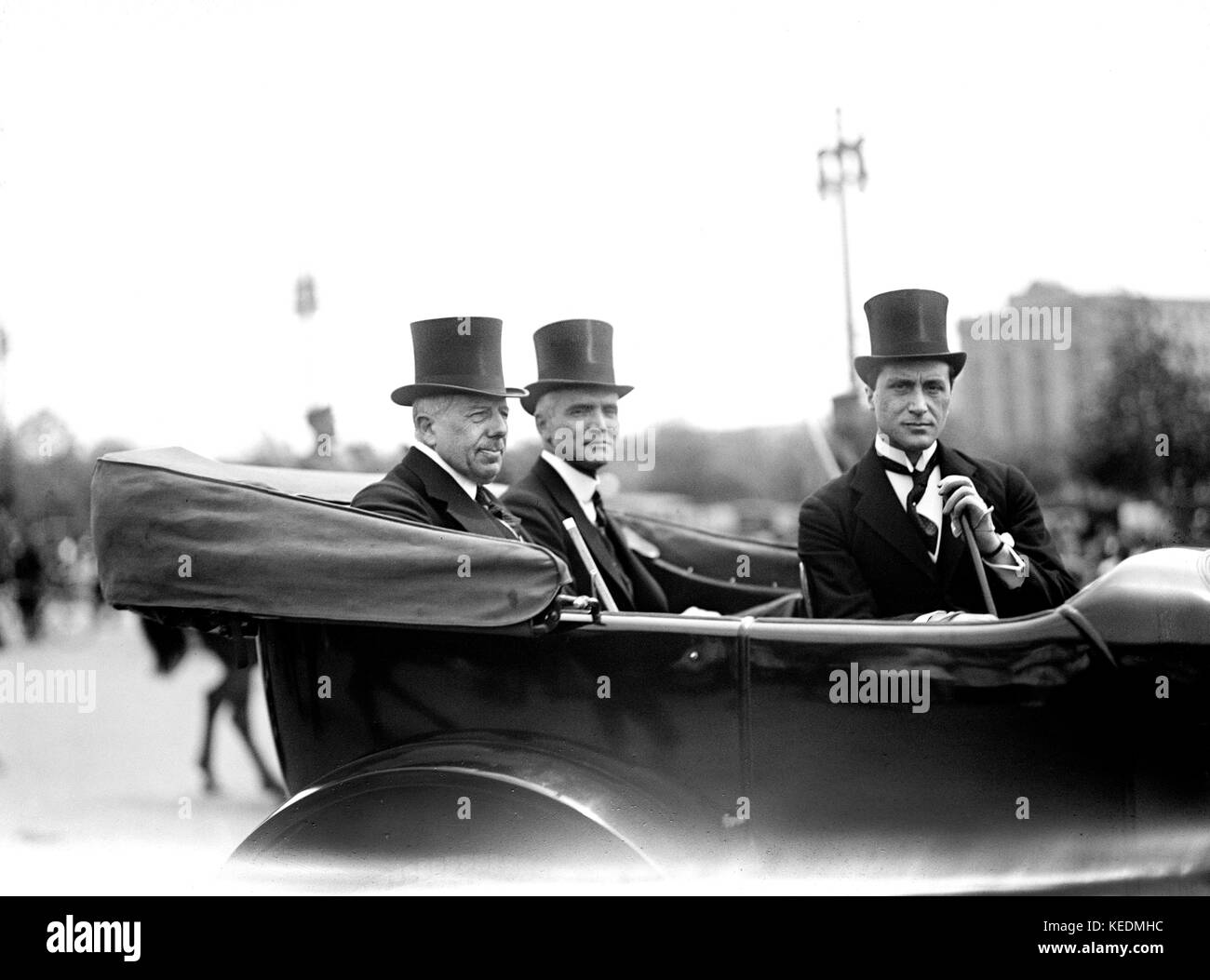 Us-Staatssekretär Robert Lansing (links), Portrait im Automobil-, Washington DC, USA, Harris & Ewing, 1916 Stockfoto