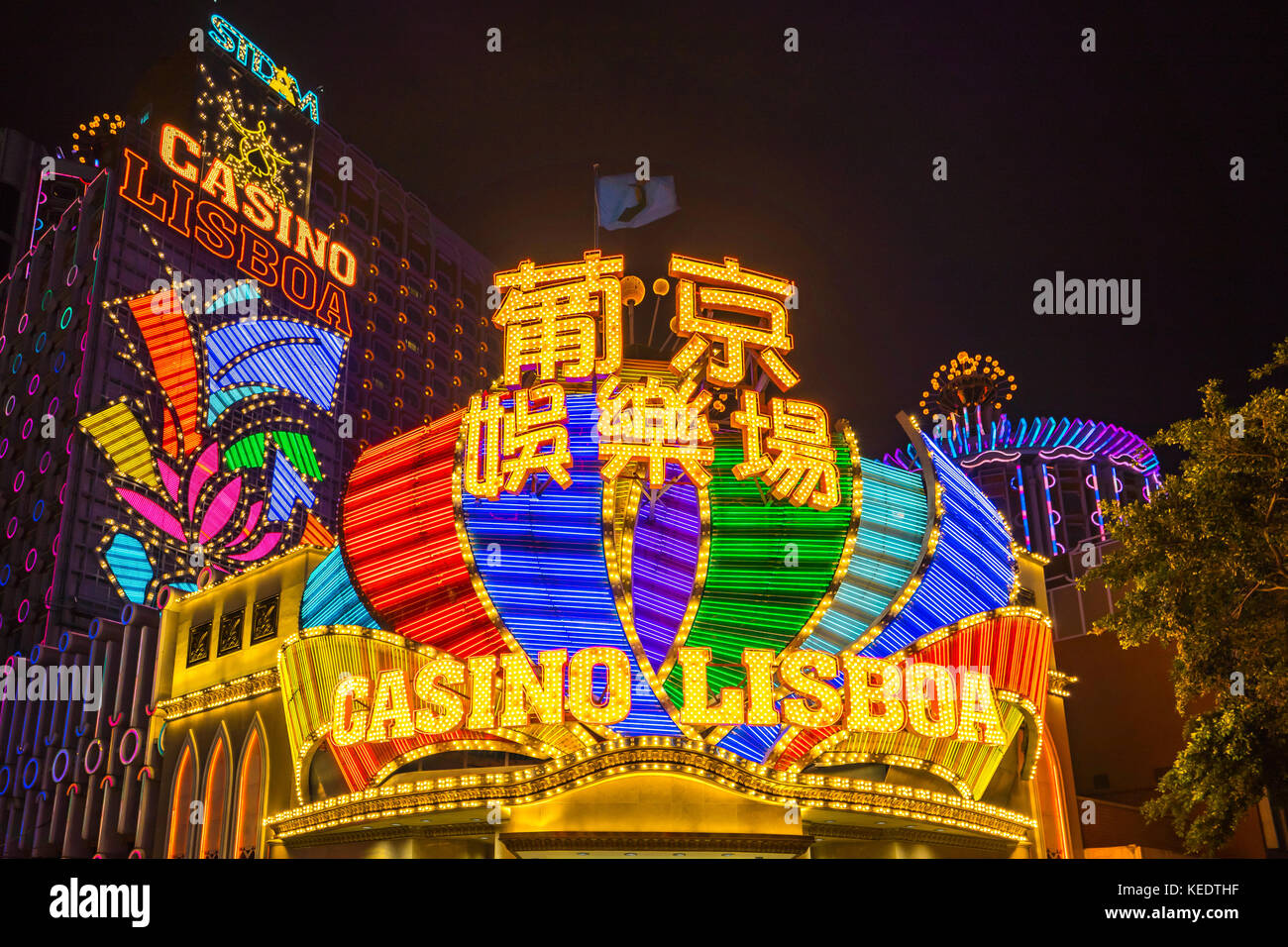 Macau, China - März 12, 2016: Casino Lisbao in der Nacht in Macau, China Stockfoto