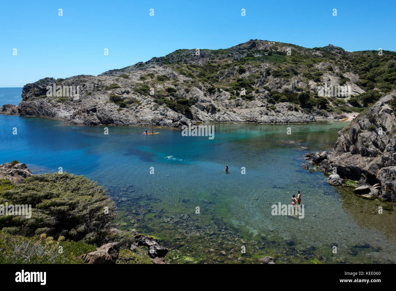Menschen schwimmen am Cap de Creus Naturpark. Gerona Spanien Catalunya. Stockfoto