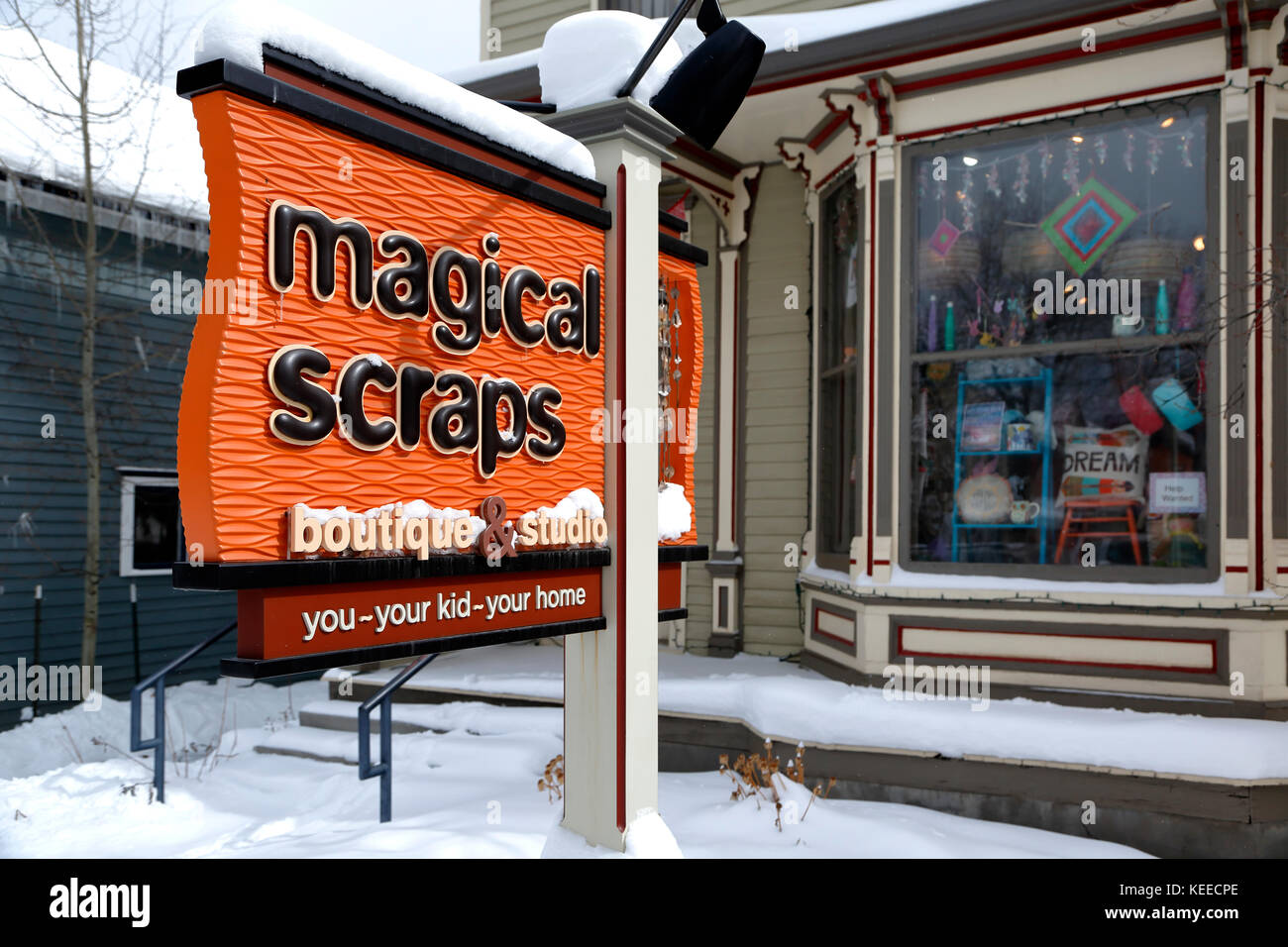 Schild für Magische Schrotte (Fabric und Kinderbekleidung store), Breckenridge, Colorado USA Stockfoto