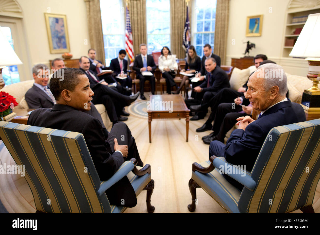 Washington, DC - 5. Mai 2009--US-Präsident Barack Obama trifft sich mit Staatspräsident Shimon Peres Israels im Oval Office Dienstag, 5. Mai 2009.  . Bildnachweis: Pete Souza - das Weiße Haus über CNP /MediaPunch Stockfoto