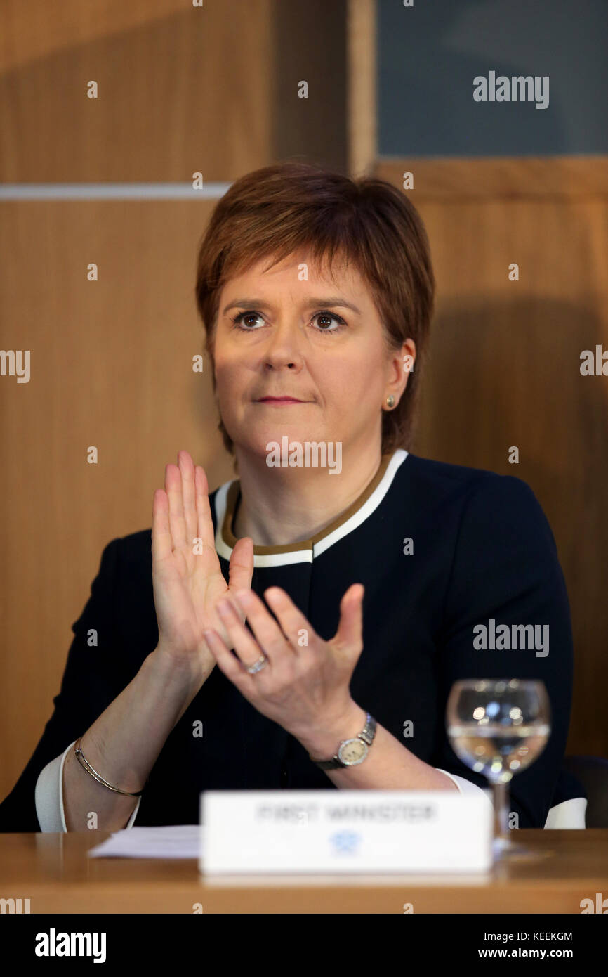 Erste Ministerin Nicola Sturgeon während der schottischen Konferenz für inklusives Wachstum in Glasgow, während sie darlegt, wie die Verringerung der Ungleichheit und die Schaffung einer gerechteren Gesellschaft erhebliche wirtschaftliche Vorteile für das Land haben können. Stockfoto