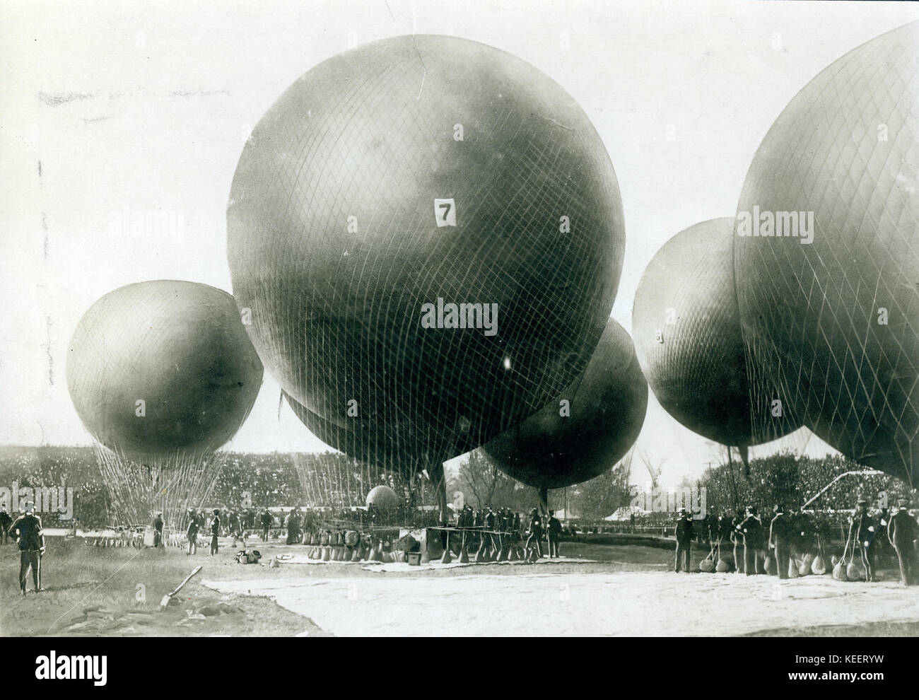 Start des Gordon Bennett International Balloon Race in St. Louis, 1907 unter der Schirmherrschaft des Aero Club von St. Louis, die die Air Races von Centennial Woche verwalten wird. Stockfoto